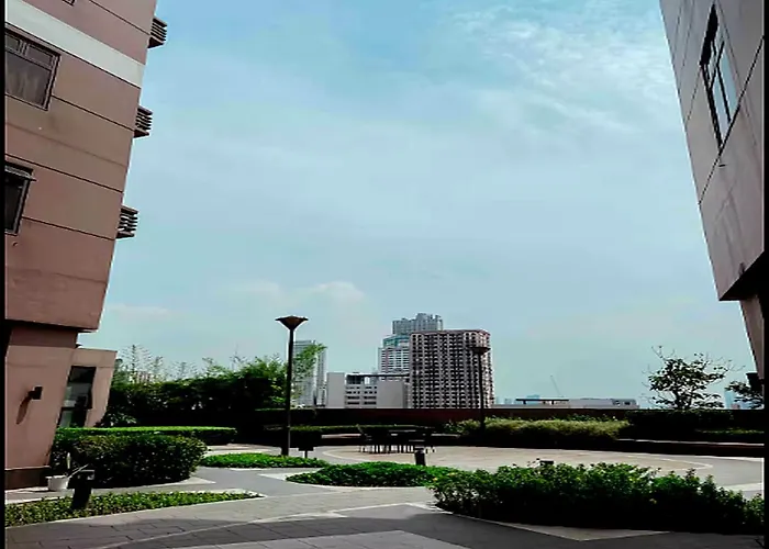 Bayfront Staycation At The Radiance Pet-friendly, Free Pool & Gym Near Airport, Moa, Star City, World Trade Center & Bay 4* Manila