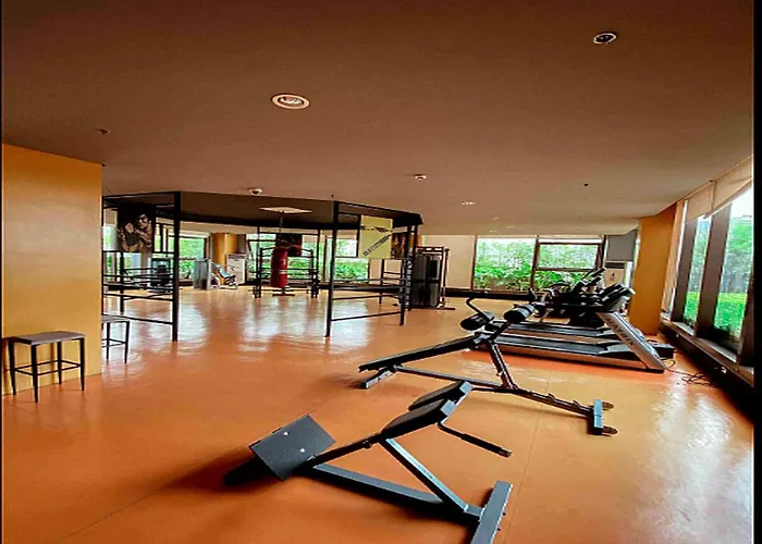 Bayfront Staycation At The Radiance Pet-friendly, Free Pool & Gym Near Airport, Moa, Star City, World Trade Center & Bay Aparthotel 4*