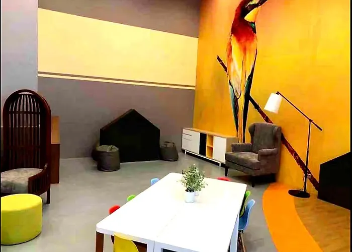 Aparthotel Bayfront Staycation At The Radiance Pet-friendly, Free Pool & Gym Near Airport, Moa, Star City, World Trade Center & Bay Manila