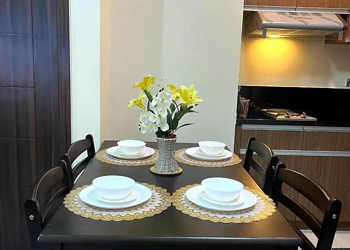 Bayfront Staycation At The Radiance Pet-friendly, Free Pool & Gym Near Airport, Moa, Star City, World Trade Center & Bay Aparthotel 4*