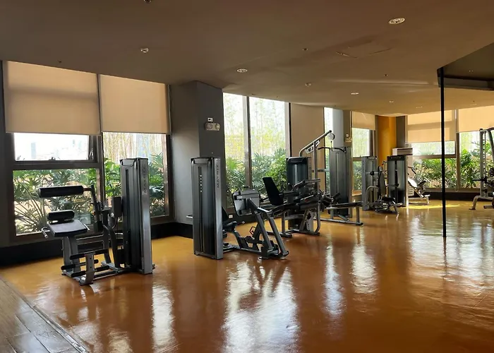 Bayfront Staycation At The Radiance Pet-friendly, Free Pool & Gym Near Airport, Moa, Star City, World Trade Center & Bay Aparthotel 4*