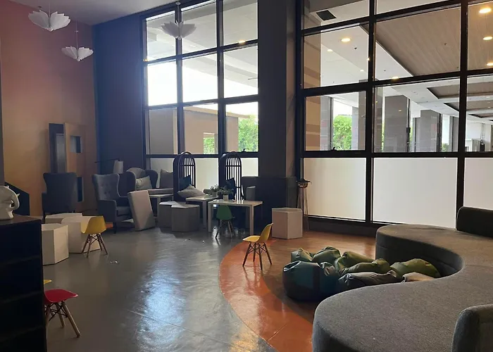 Aparthotel Bayfront Staycation At The Radiance Pet-friendly, Free Pool & Gym Near Airport, Moa, Star City, World Trade Center & Bay