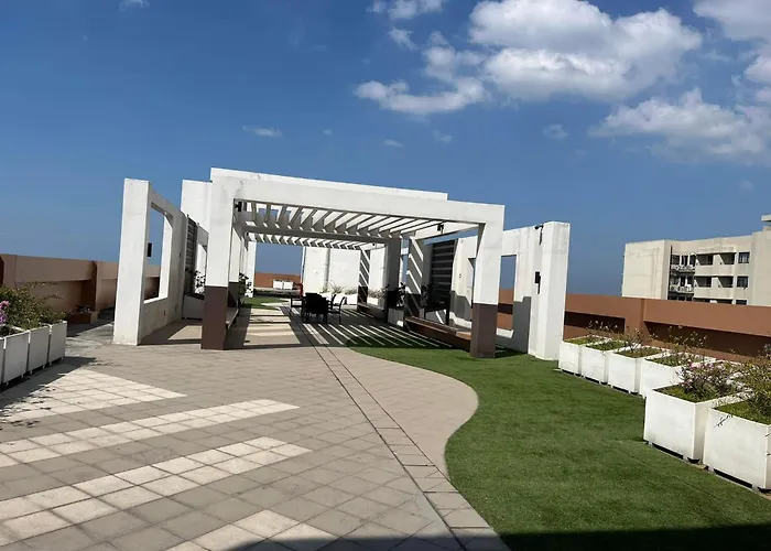 Bayfront Staycation At The Radiance Pet-friendly, Free Pool & Gym Near Airport, Moa, Star City, World Trade Center & Bay Manila