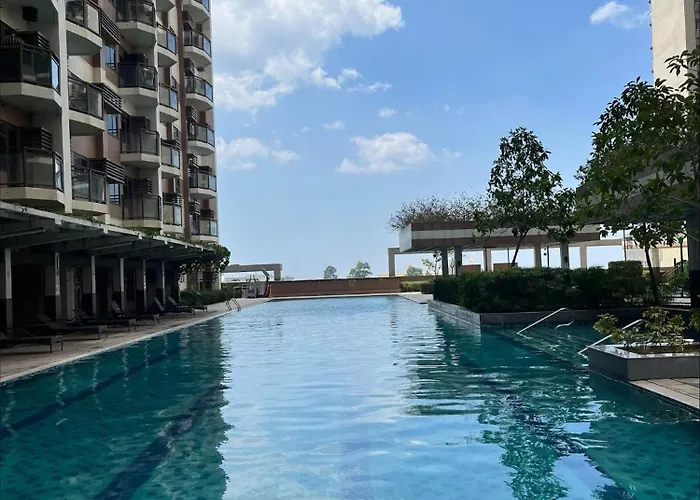 Bayfront Staycation At The Radiance Pet-friendly, Free Pool & Gym Near Airport, Moa, Star City, World Trade Center & Bay 4* Manila