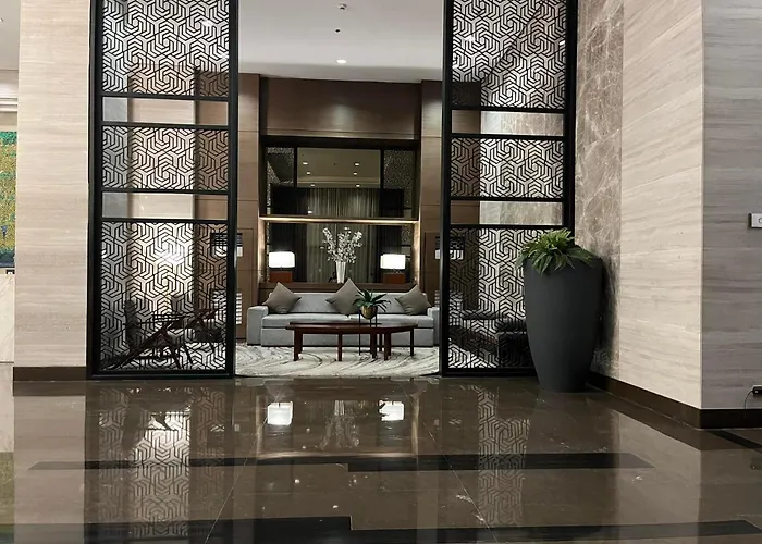 Bayfront Staycation At The Radiance Pet-friendly, Free Pool & Gym Near Airport, Moa, Star City, World Trade Center & Bay Aparthotel Manila